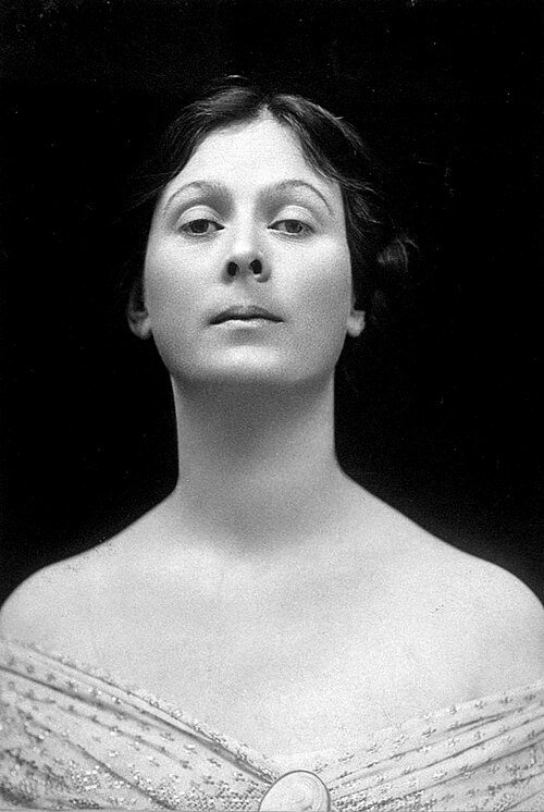 Isadora Duncan Profile & Biography