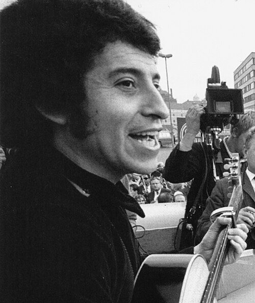 Víctor Jara Profile & Biography